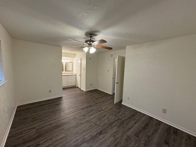 Building Photo - 1613 Cantrell Blvd