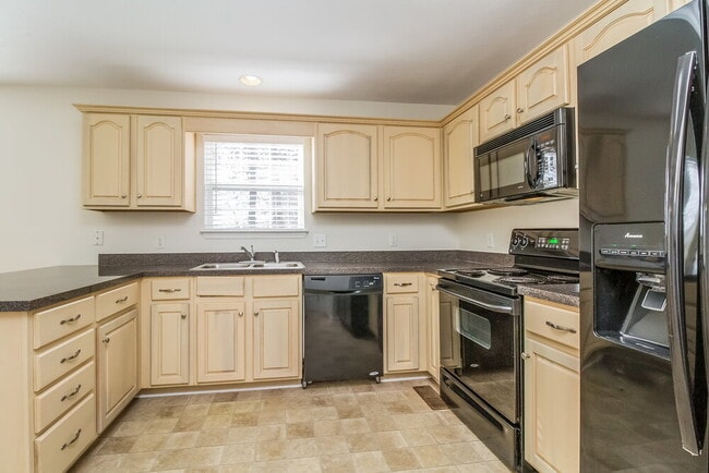 Building Photo - 5525 Craftwood Dr