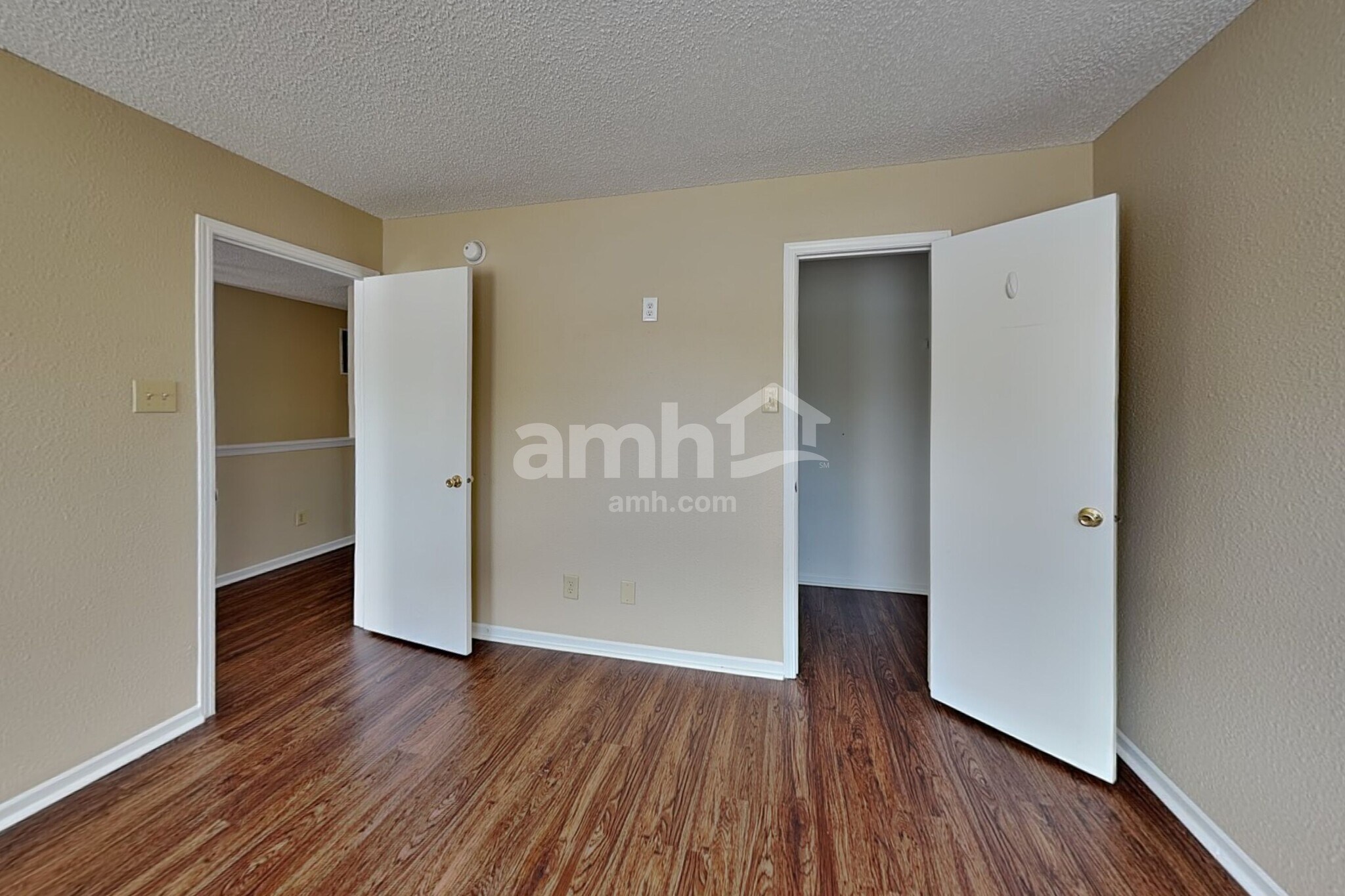Building Photo - 14470 Forsythia Ln