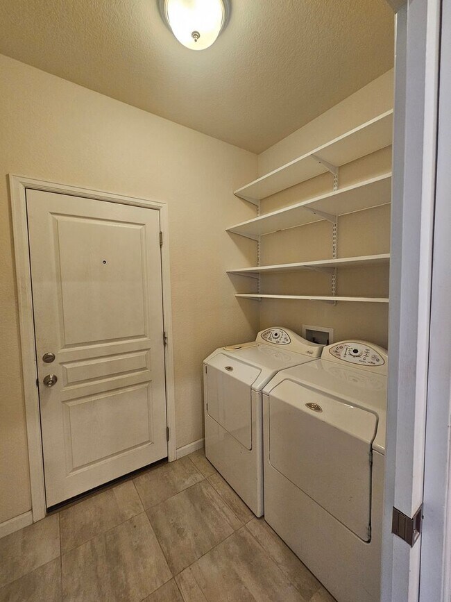 Building Photo - 6613 Folsom Hts