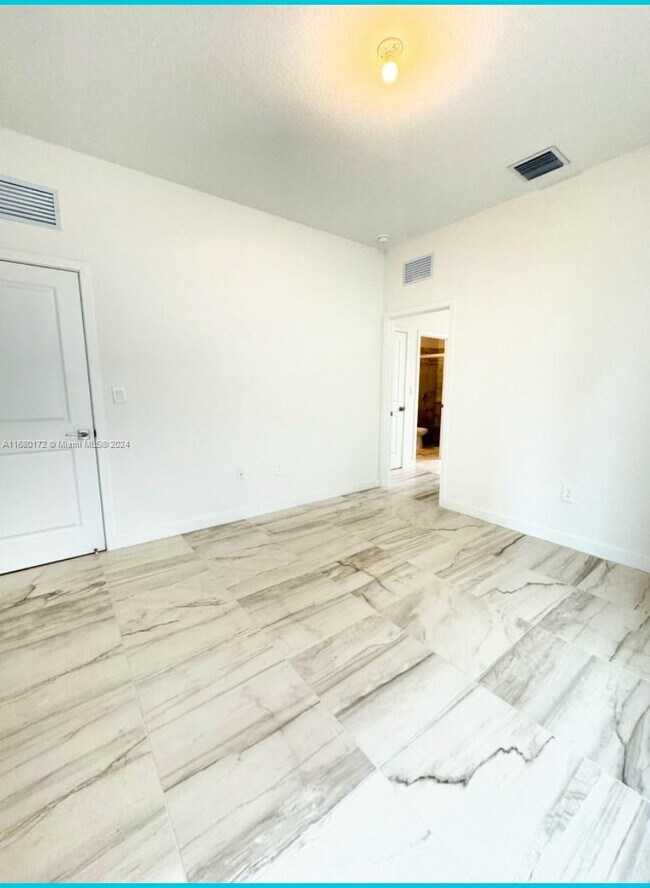Building Photo - 12928 265