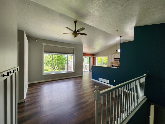 Building Photo - 3Bd 2BA near Jefferson Highschool!