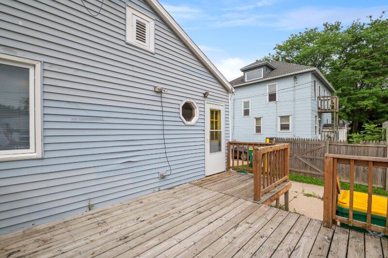 Building Photo - 826 Doty St