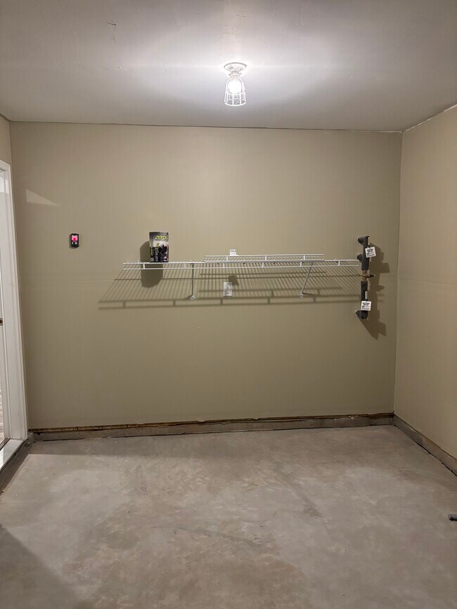 Building Photo - 304 Detroit Ln