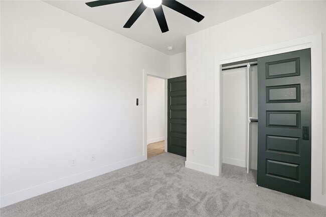 Building Photo - 712 Delano St