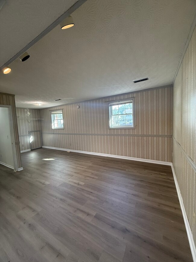 Building Photo - 2 Bedrooms House, Rockingham County