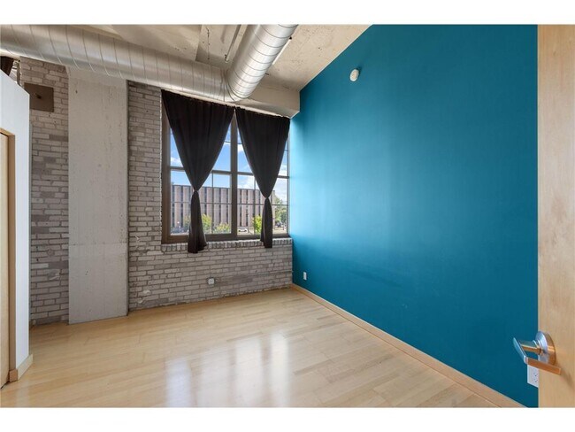Building Photo - 1901 E Hennepin Ave