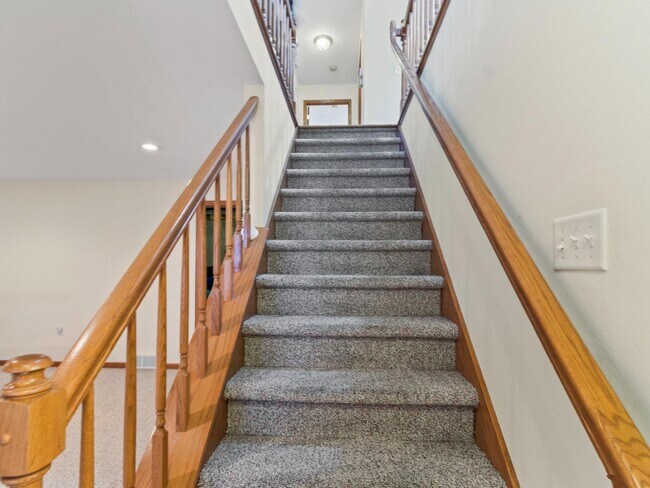 Building Photo - 6306 Vicksburg Rd