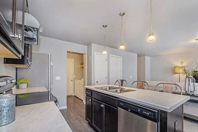 Building Photo - Wonderful Newer Condo for Lease