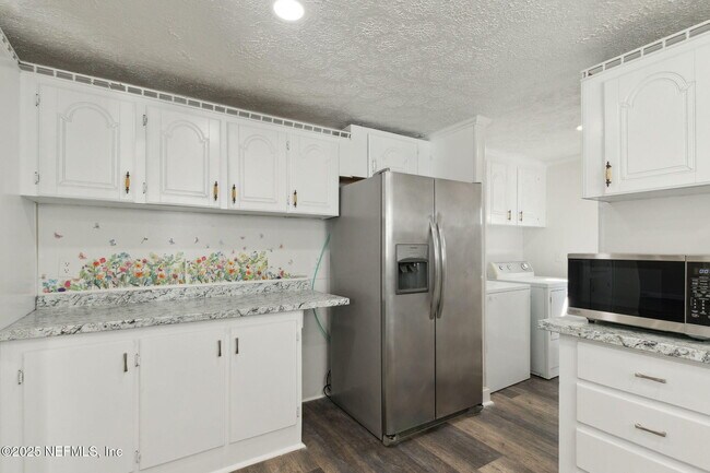 Building Photo - 97119 Diamond St