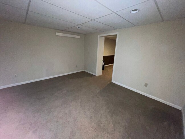 Building Photo - Beautiful 4 Bedroom, 2.5 Bathroom, 3000sq.ft Ranch! Pet Friendly!