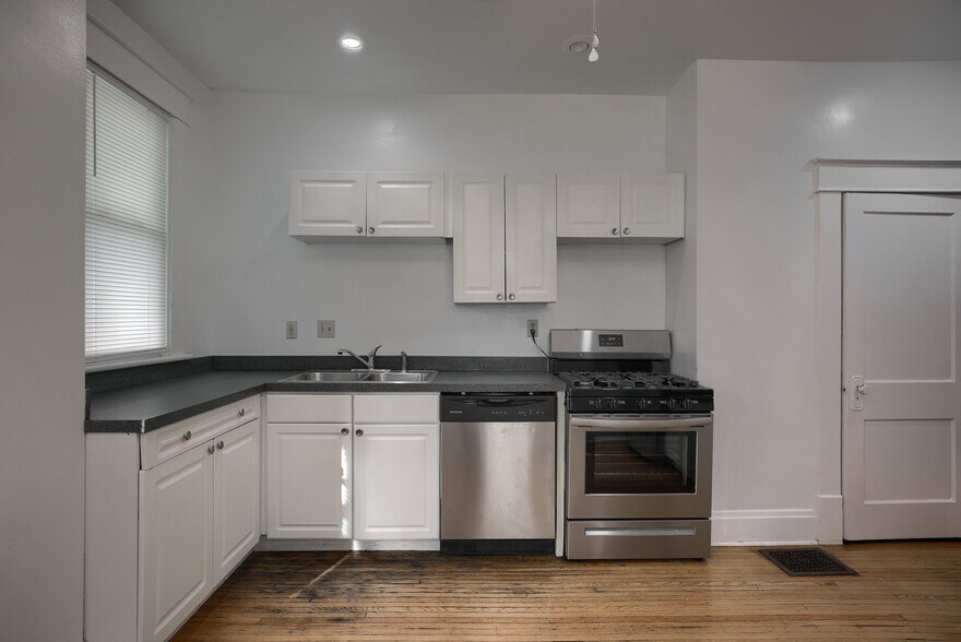 Building Photo - 2661 Indianola Ave