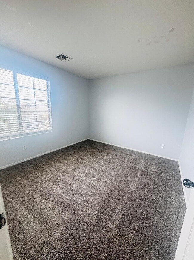 Building Photo - 3143 W Jessica Ln