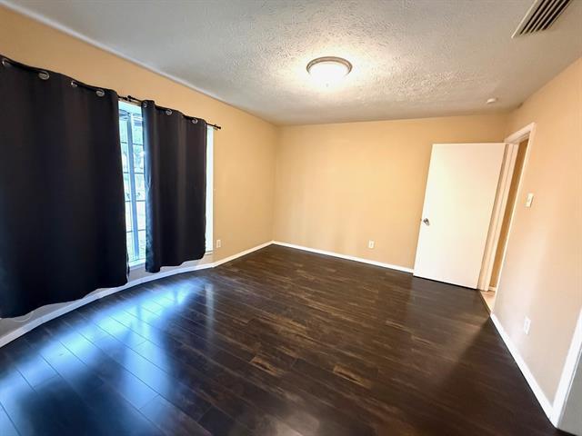 Building Photo - 2705 Tanglewood Dr