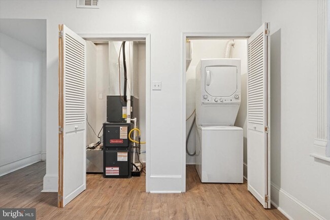 Building Photo - 6020 Catharine St