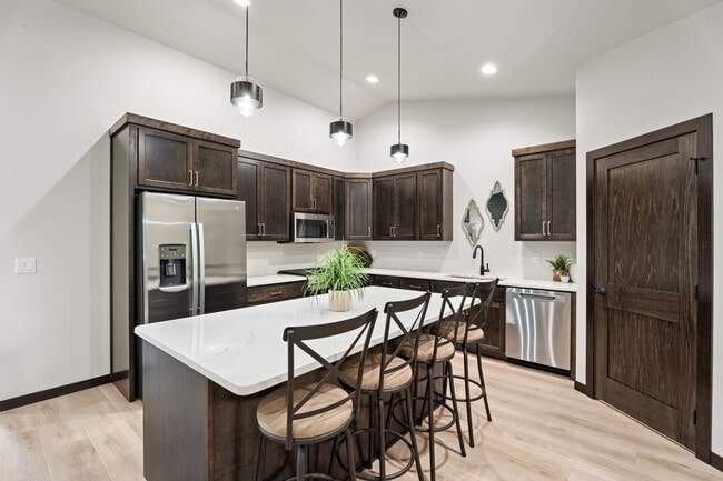 Building Photo - New Townhome For Rent