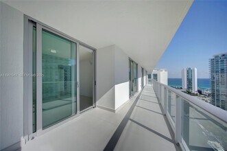 Building Photo - 300 Sunny Isles Blvd