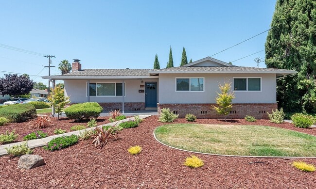 Building Photo - Spacious 3 BD / 2 BA Home with Beautifully...