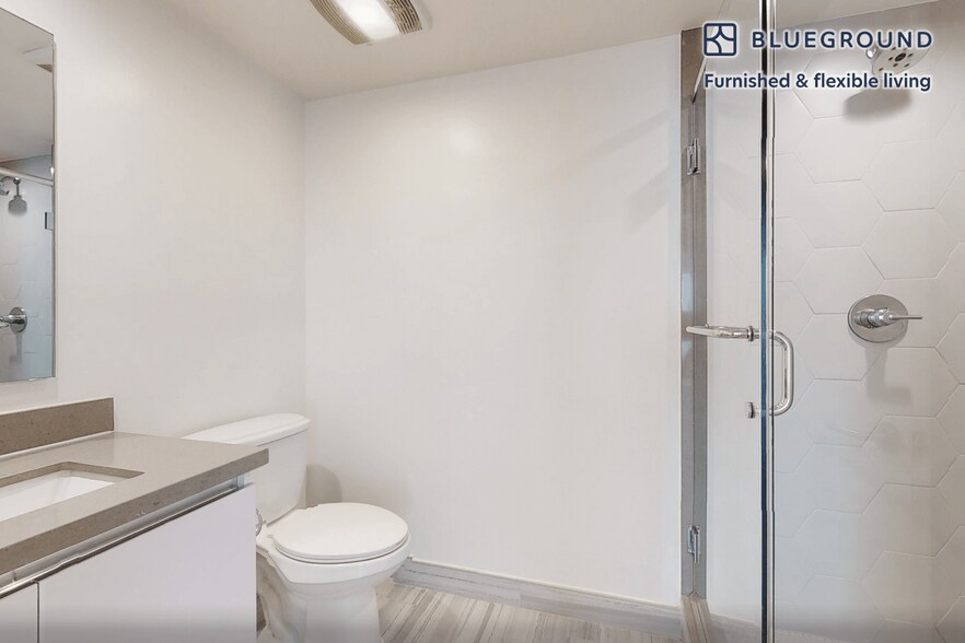 Building Photo - 1265 Barry Ave