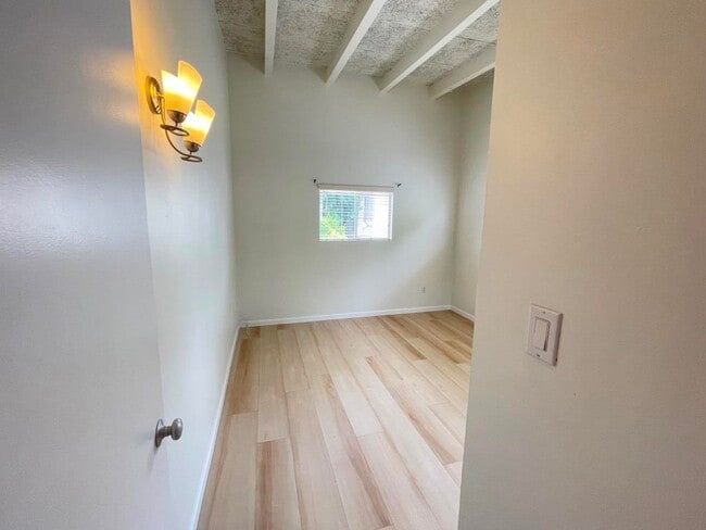Building Photo - 4900 Van Noord Ave