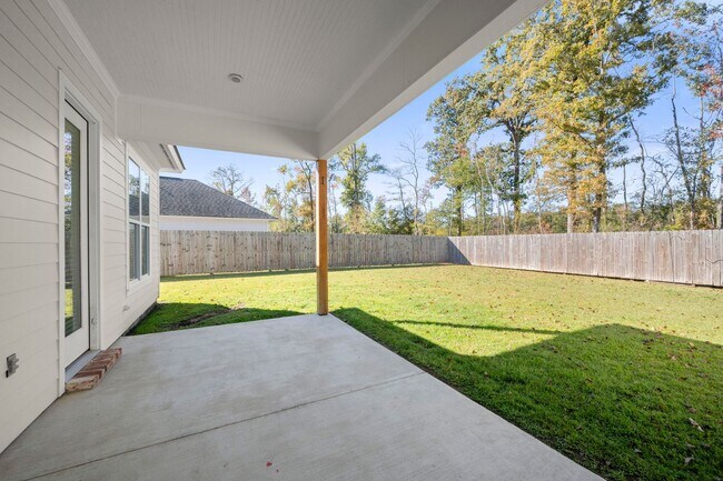 Building Photo - 4 bedroom 3 full bath home, located in the...