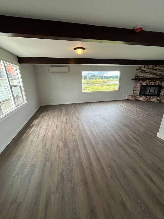 Building Photo - Fully Remodeled Five Bedroom House for Rent!