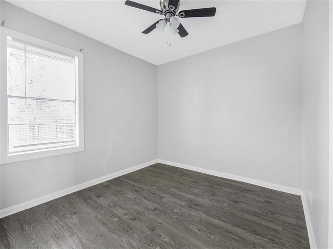 Building Photo - 3810 Lehall St