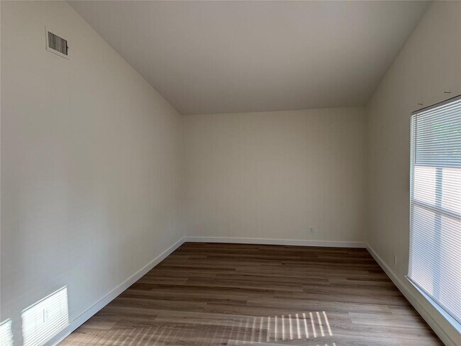 Building Photo - 6507 Middleham Pl