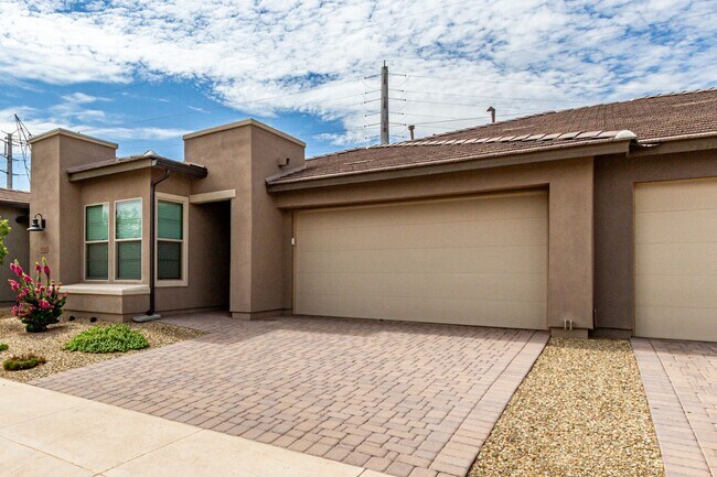 Building Photo - Luxury 2BR + Den Townhome in Amenity-Packed Community - Encanterra