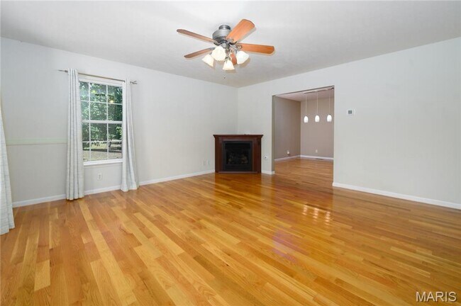 Building Photo - Amazing 4 bedroom 3.5 Bath house