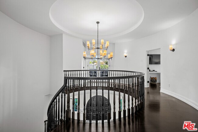 Building Photo - 9928 Toluca Lake Ave