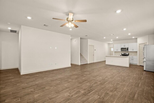 Building Photo - 227 Lavaca River Ln