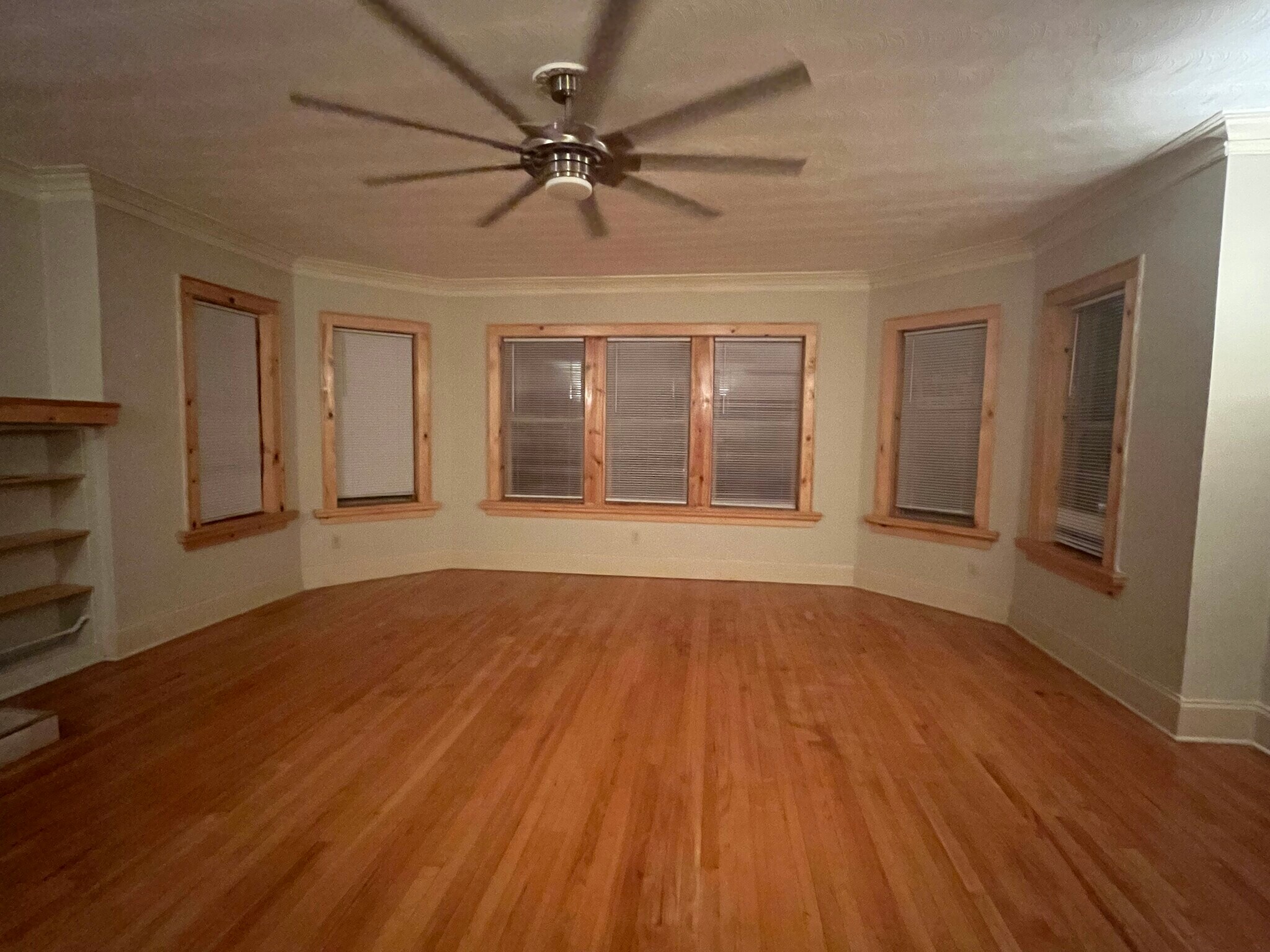 20 X 23 front room - 7619 S Phillips Ave