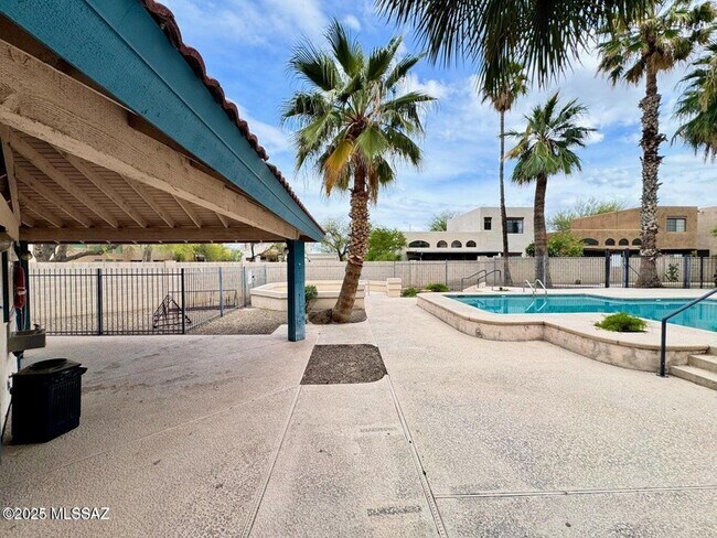 Building Photo - 4281 N River Grove Cir