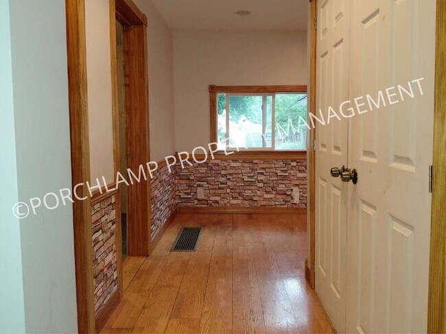 Building Photo - 2121 Harrison Ave