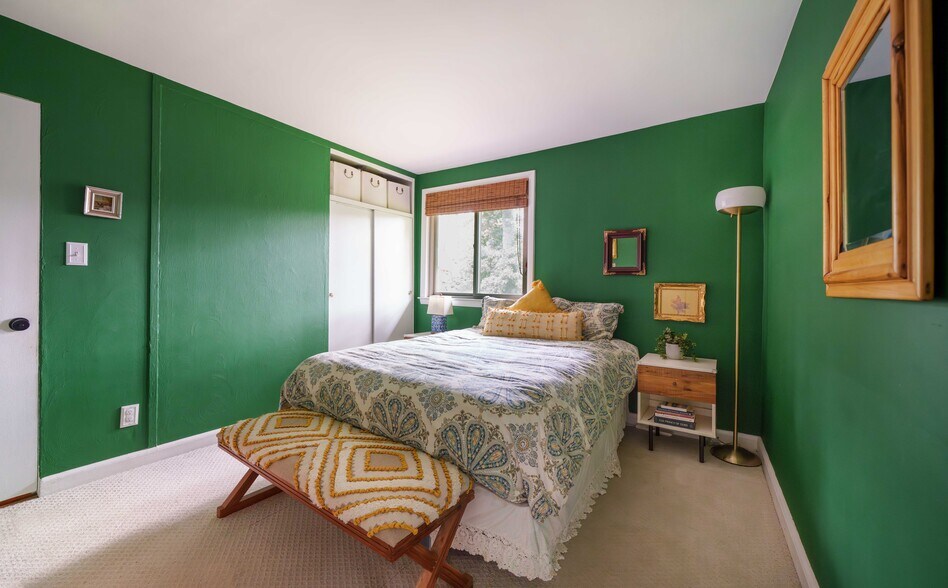 Master bedroom - 1301 Gahant Rd