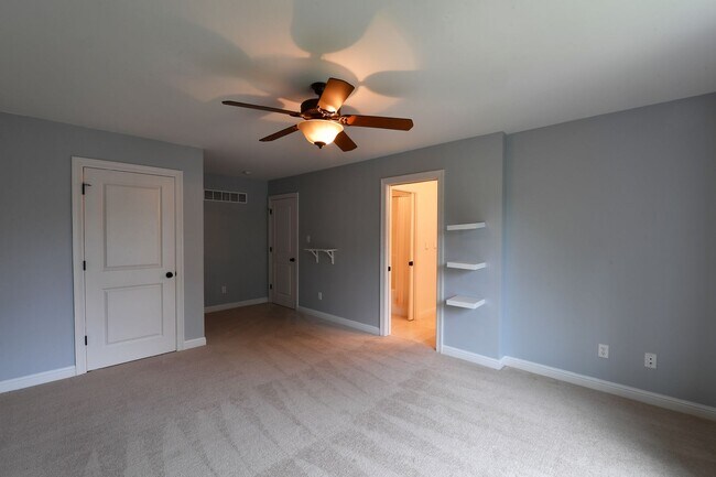 Building Photo - 106 Manlyn Dr