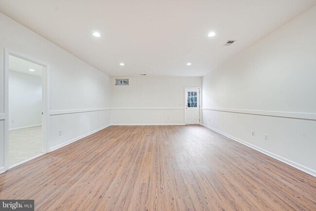 Building Photo - 15000 Gossom Manor Pl