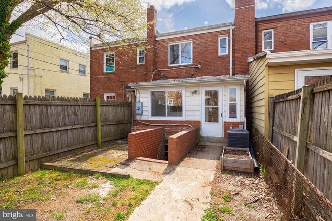 Building Photo - 156 Wesmond Dr