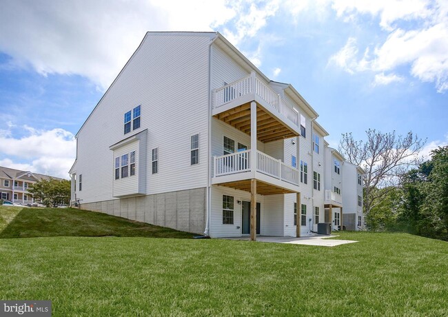 Building Photo - 106 Trails Way