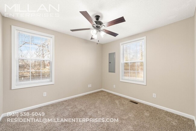 Building Photo - Charming Single Family Home Featuring Spacious Floor Plan and Eat-In Kitchen - Enjoy Your First M...