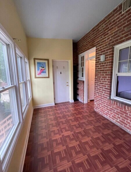 den - 4834 Reservoir Rd NW