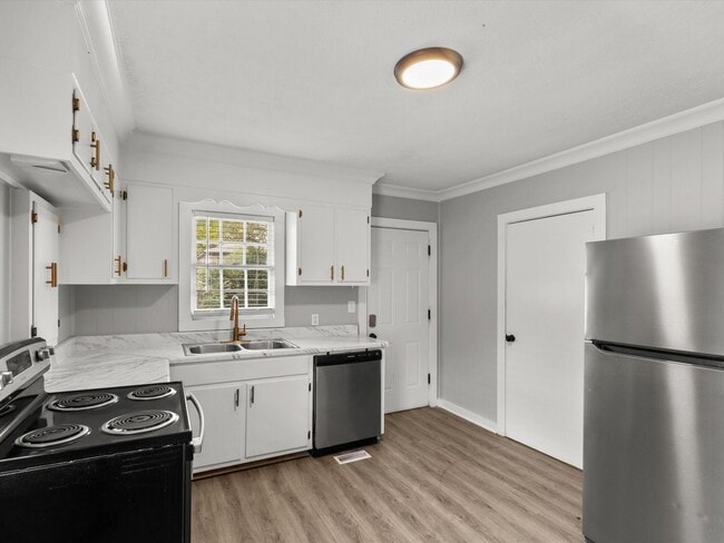 Building Photo - Fully Remodeled Corner-Lot Home Just Minutes from RSA & I-565!