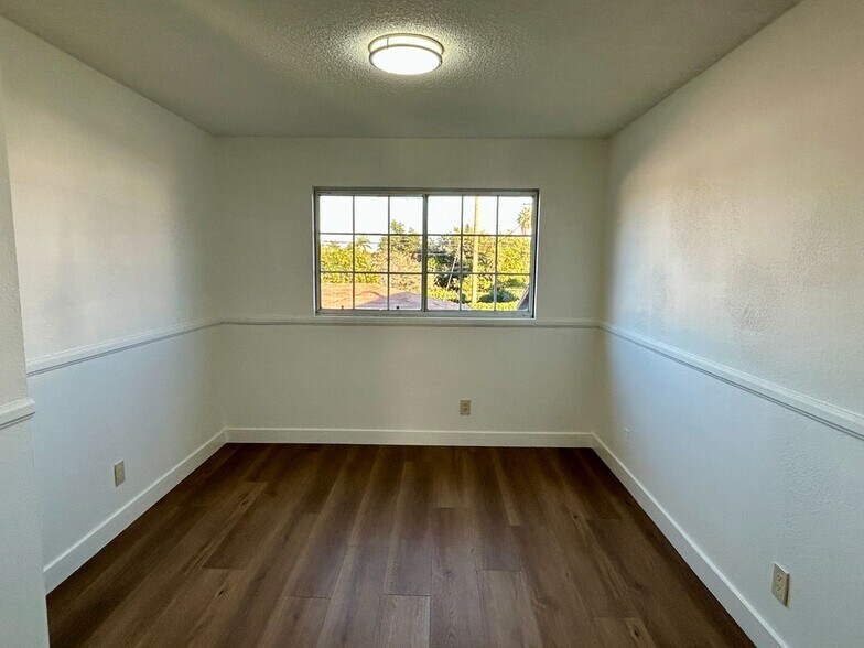 Building Photo - 6340 Orange Ave