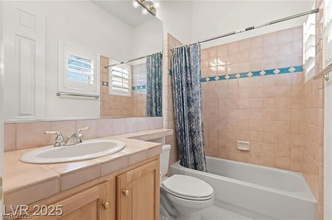 Building Photo - 425 Pinnacle Heights Ln