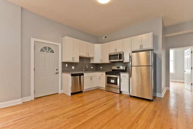 Building Photo - 3 bedroom in Chicago IL 60647