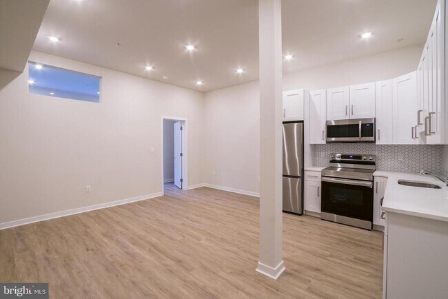 Building Photo - 1330 S Patton St