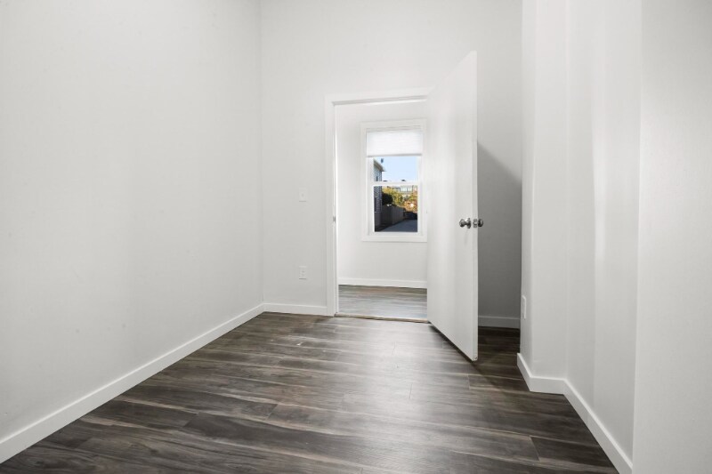 Building Photo - 1277 W 67th St