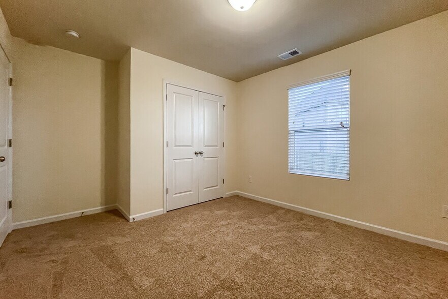 Building Photo - 322 Hamilton Pointe Dr