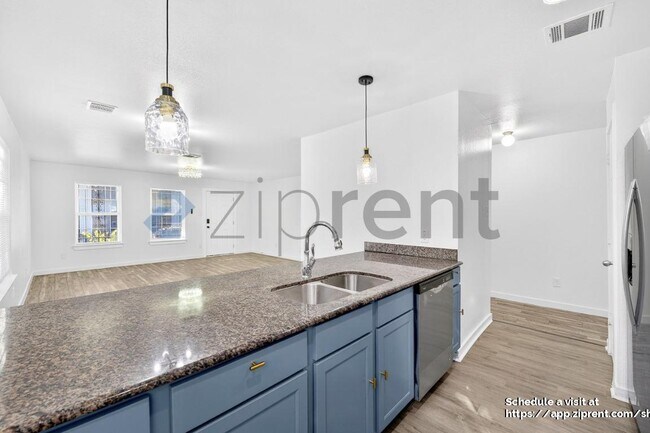 Building Photo - 3226 Navaro St